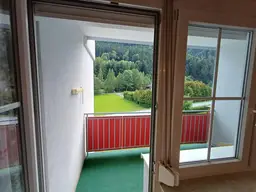 JOGLLAND - NATUR PUR, schöne Ausichtslage, großzügige 3,5 ZI mit Balkon, Garage und Allg.Garten