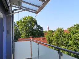 NATURNAH-STADTNAH, sonnige 3ZI mit Balkon 3./letzter Stock, schöne Aussichtslage, Carport