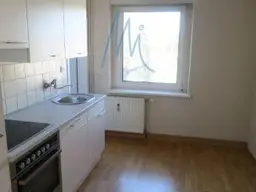 2 Zimmerwohnung mit Balkon (Frisch renoviert + Investitions-Zuckerl)