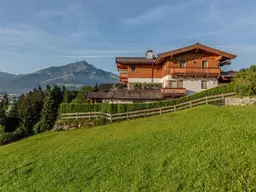 Landhaus Villa mit Tiefgarage und unverbaubarem Bergblick