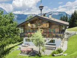 Unikates Bauernhaus in sonniger Aussichtslage, „Ski In“
