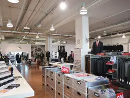 795 m² Handelsfläche | Glasfront | Parkplätze | Airport Business Point