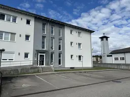 Großzügige 4-Zimmer-Wohnung mit Loggia und 2 KFZ-Stellplätze