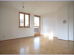 Helle 2 Zimmer Wohnung in ruhiger Lage, EG mit Gartenbenützung, 1 SZ, Parkplatz, Terrasse, Keller.