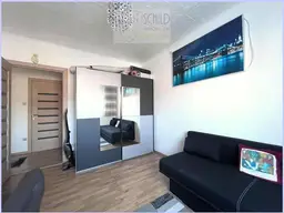 Wunderschön sanierte Wohnung mit 2 Schlafzimmer, großer Wohnraum, Küche, Loggia, Keller, Parkplatz.