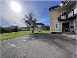 Schöne liebe Wohnung in grüner Lage. Wohnbereich, 1 Schlafzimmer, Küche, Bad/WC, Parkplatz, Garten