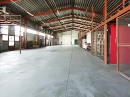 Firmenstandort in Fischamend: Warmhalle für Produktion und Lagerung/Werkstatt/Büro mit freiem Grundstück