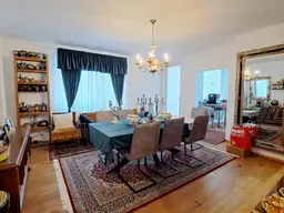 Sehr schöne, renovierte Eigentumswohnung. Empfehlenswert !