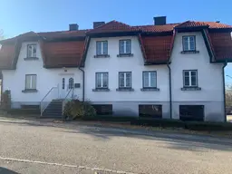 Neuer Preis ! Geräumiges Haus mit zwei Wohneinheiten u. Garagen - Auch für Wohnen und Gewerbe nutzbar