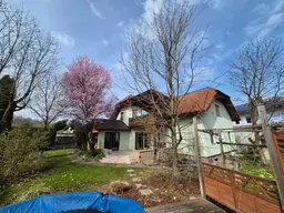 GERÄUMIGES MIETHAUS MIT DOPPELGARAGE UND WINTERGARTEN