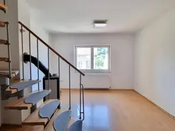 MAISONETTEWOHNUNG MIT KLEINEM GARTEN