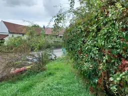 Grosses Grundstück mit bewilligtem Projekt!