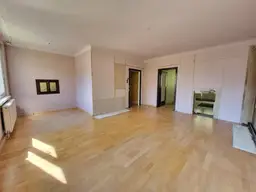 ZENTRUMSNAHE 2-ZIMMERWOHNUNG MIT SANIERUNGSBEDARF