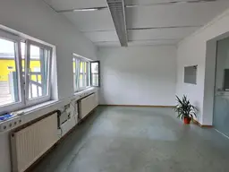 BÜROGEBÄUDE MIT LAGER / GARAGE