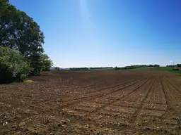 Ortsrandlage mit herrlichem Fernblick: eben, sonnig &amp; ruhig