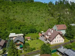 Imposantes Landgut! Zweifamilienhaus in Zentraler Lage!
