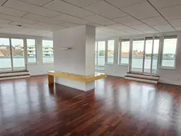 Traumhafte Büroetage im 2. Dachgeschoss mitten im Mödlinger Zentrum