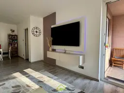 gepflegte, helle 3 Zimmer Wohnung mit Loggia