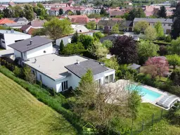 Exklusive Immobilie im italienischen Stil: Traumhafter Bungalow mit Pool in ruhiger Sackgassenlage