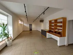 Geschäftslokal/Büro/Praxis/Lager mit guter Anbindung