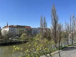 Nächst GRÜNER PRATER + SONNIG + HOF und straßenseitig orientiert + AUSBLICK zum DONAUKANAL!