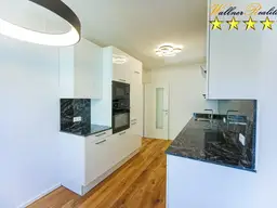 Hochwertig sanierte 3 Zimmer Wohnung mit neuer EWE Einbauküche 
