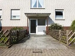3-Zimmer-Wohnung mit Gartenanteil und Doppelcarport