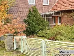 Chance zum Neubeginn + Grundstück mit Altbestand +