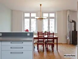 Einfamilienhaus mit Badeteich