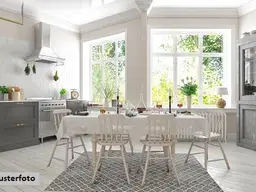 Villa mit Doppelgarage Stall