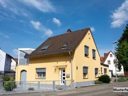 Einfamilienhaus mit 2 Garagen
