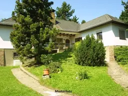 2-Familienhaus mit Garage