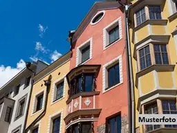 Mehrfamilienhaus mit Terrasse und Garage