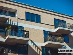 Mehrfamilienhaus mit Terrasse und Garage