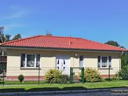 Wohnhaus mit Nebengebäude