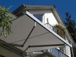 Elegantes Einfamilienhaus mit großzügiger Terrasse und Poolhaus – Der Traum für Ihre Familie