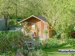Gartenhütte, mit Garten im Bauland