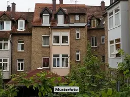 +++ Erdgeschosswohnung mit großem Gartenanteil und Tiefgaragenplatz +++