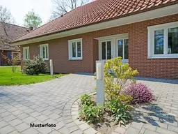 Neuwertiges Familienhaus mit großzügigem Wohnbereich, Terrasse &amp; Doppelgarage