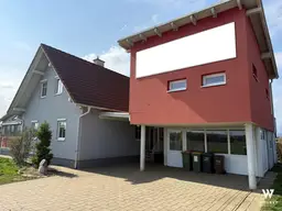*WOHNEN UND ARBEITEN* großes, sehr gut aufgeteiltes Einfamilienhaus mit Pool und angebautem Bürogebäude