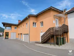 Großzügiges Wohnhaus mit 3 Garagen, Lagerflächen und traumhafter Sonnenterrasse