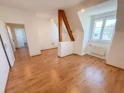 Neu sanierte Dachgeschoßwohnung mit Ausblick