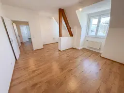 Neu sanierte Dachgeschoßwohnung mit Ausblick
