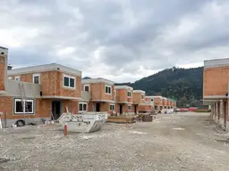 Modernes Reihenhaus mit Garten und Dachterrasse