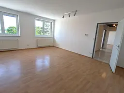 Sonnige 3 Zimmerwohnung mit zentralem Vorraum 