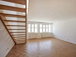 3-Zimmer-Maisonette-Wohnung inkl. Terrasse in den Innenhof! 
