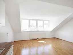 Geräumige und helle 2-Zimmer-Dachgeschosswohnung im 10. Bezirk!
