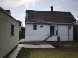 HANDWERKER AUFGEPASST! Einfamilienhaus mit Potenzial in Sollenau!