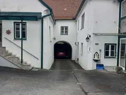 CHARMANTES SCHMUCKSTÜCK MIT TRAUMHAFTEM WINTERGARTEN!