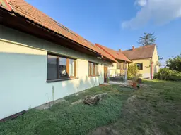 DREIKANTHOF IN ZENTRALER GRÜNLAGE - 1.300 m² Grundfläche - 180 m² Scheunen